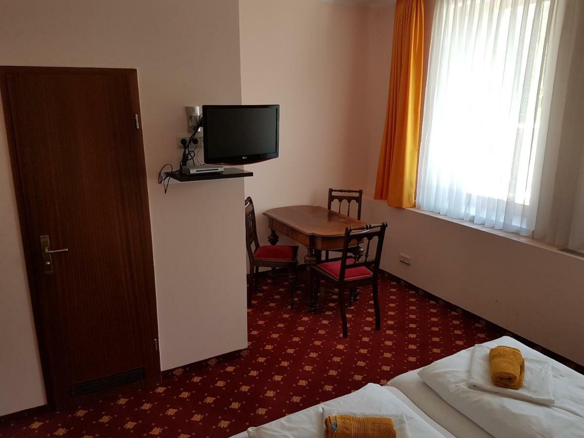 Hotel - Restaurant Sophienaue Айзенах Екстериор снимка